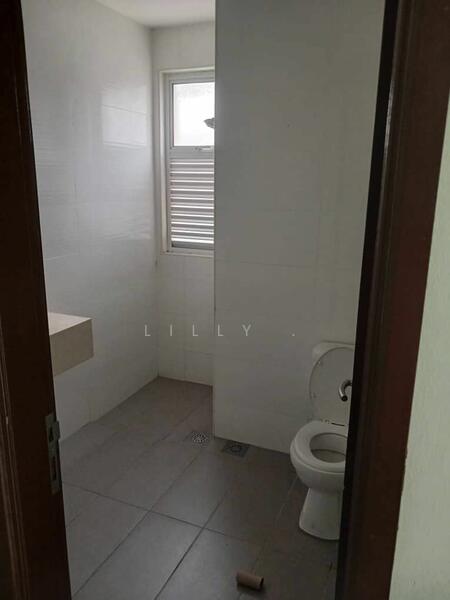 Untuk Disewa - Jelutong - 3 Storey Semi-Detach - off Perak Lane - Can be Commercial Use