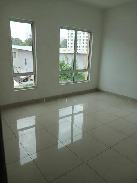 Untuk Disewa - Jelutong - 3 Storey Semi-Detach - off Perak Lane - Can be Commercial Use