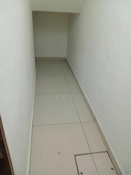 Untuk Disewa - Jelutong - 3 Storey Semi-Detach - off Perak Lane - Can be Commercial Use