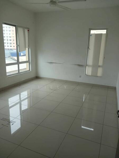 Untuk Disewa - Jelutong - 3 Storey Semi-Detach - off Perak Lane - Can be Commercial Use