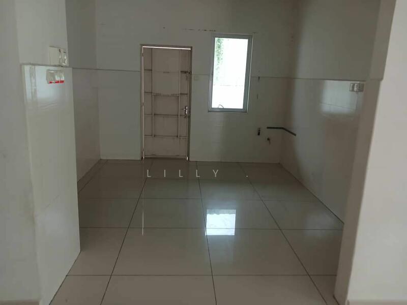 Untuk Disewa - Jelutong - 3 Storey Semi-Detach - off Perak Lane - Can be Commercial Use