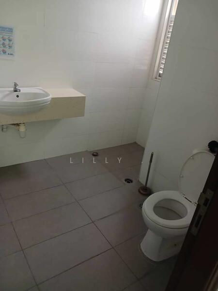 Untuk Disewa - Jelutong - 3 Storey Semi-Detach - off Perak Lane - Can be Commercial Use