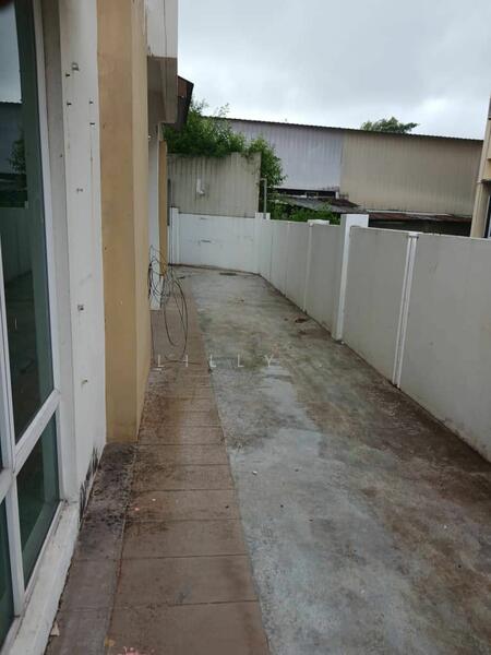 Untuk Disewa - Jelutong - 3 Storey Semi-Detach - off Perak Lane - Can be Commercial Use