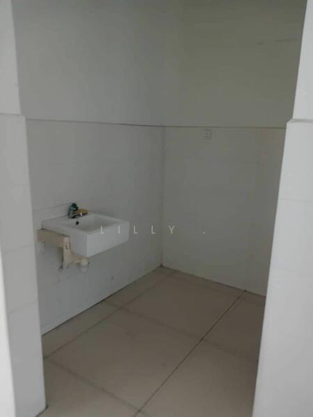 Untuk Disewa - Jelutong - 3 Storey Semi-Detach - off Perak Lane - Can be Commercial Use