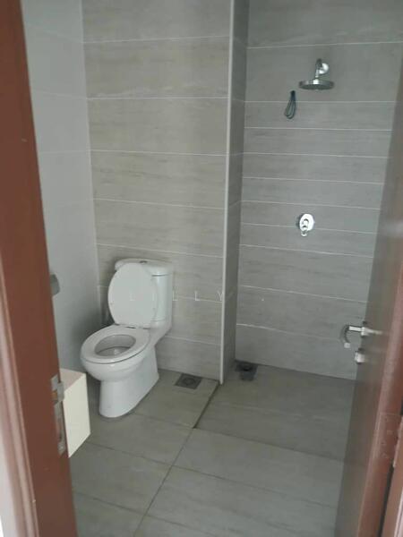 Untuk Disewa - Jelutong - 3 Storey Semi-Detach - off Perak Lane - Can be Commercial Use