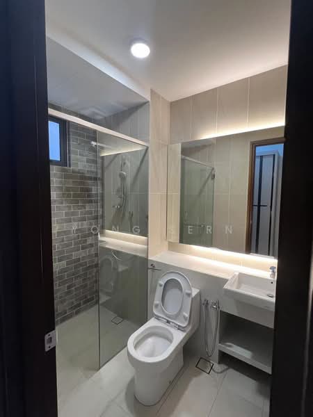 Condominium for Sale at Queens Residences Q1 @ Queens Waterfront - Yong Sern - Bathroom - PropertyGuru.com.my