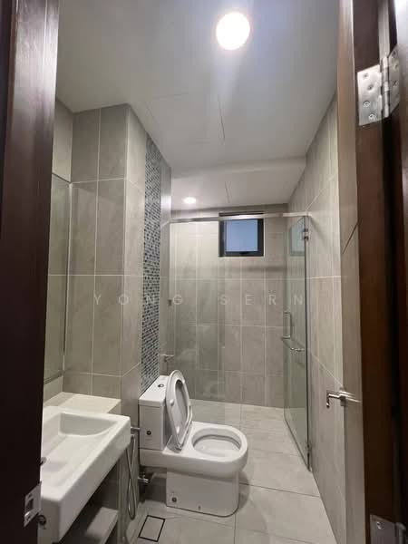 Condominium for Sale at Queens Residences Q1 @ Queens Waterfront - Yong Sern - Bathroom - PropertyGuru.com.my