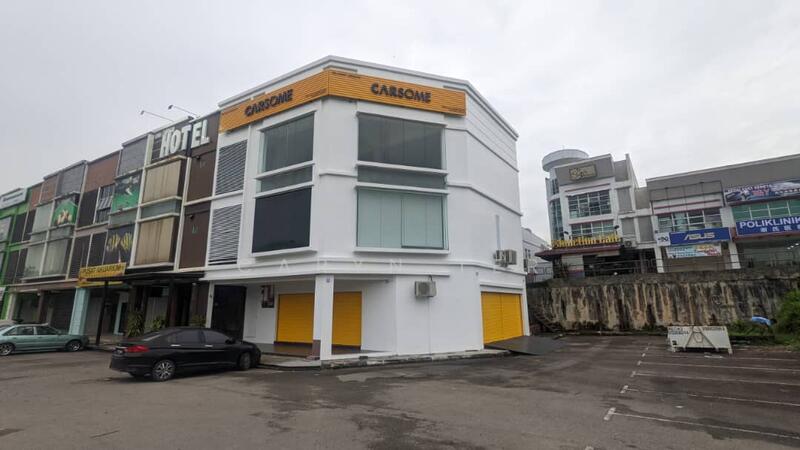 For Sale - Taman Tropika Kulai ( ROI 5.3% / Facing Main Road ) 3 Storey Shop ( End Lot )