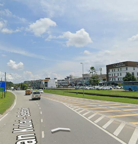 For Sale - Taman Tropika Kulai ( ROI 5.3% / Facing Main Road ) 3 Storey Shop ( End Lot )