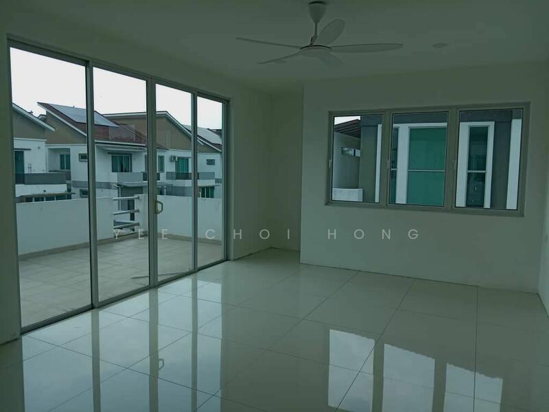For Sale - Bungalow at Taman Carnation