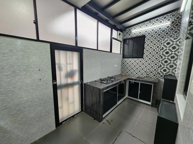 Untuk Dijual - 3-storey Terraced House at 16 Sierra