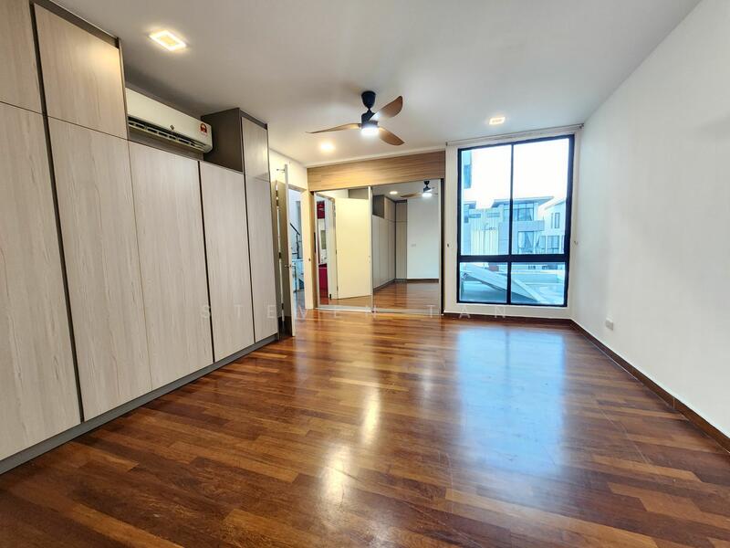 Untuk Dijual - 3-storey Terraced House at 16 Sierra