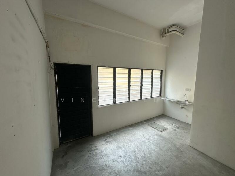 Untuk Disewa - Ground Floor Shop Lot for Rent at Taman Puncak Jalil