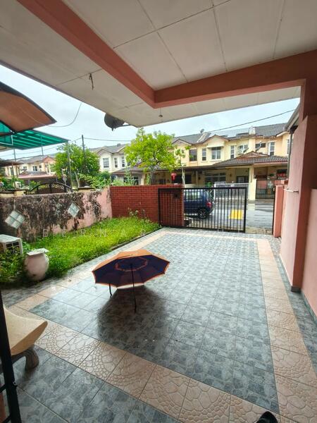 Untuk Dijual - Double Terrace House Sale at Batu Maung