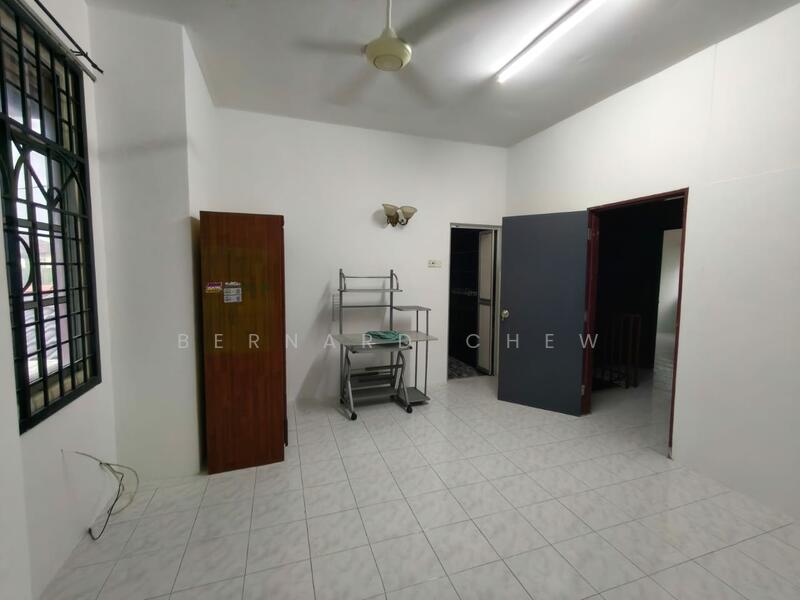 Untuk Dijual - Double Terrace House Sale at Batu Maung