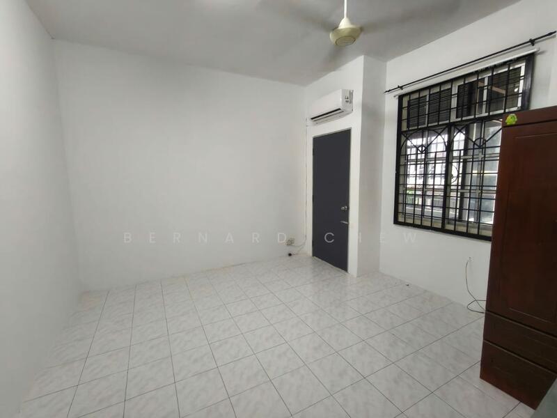 Untuk Dijual - Double Terrace House Sale at Batu Maung