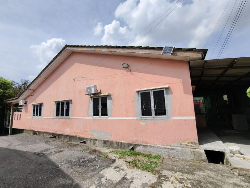 DEKAT DENGAN SEKOLAH END LOT Single Storey Taman Kembara 1 Rantau Panjang Klang