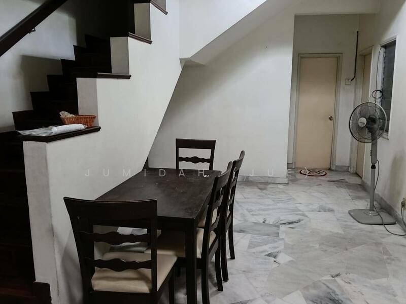 Double Storey Terrace House USJ 22
