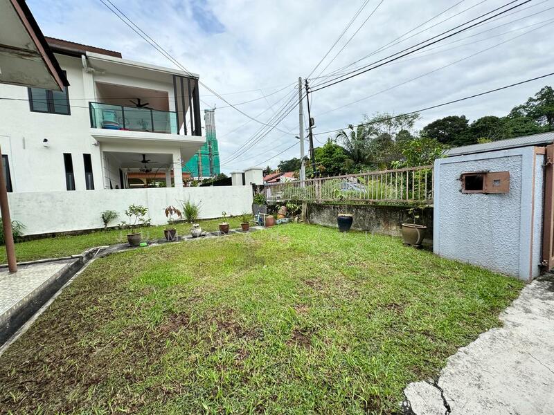 SS Bungalow Taman Keramat nearby JelatekVintage house requires  a make-over or rebuild. Hot Spot f