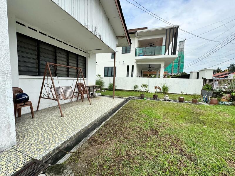 SS Bungalow Taman Keramat nearby JelatekVintage house requires  a make-over or rebuild. Hot Spot f
