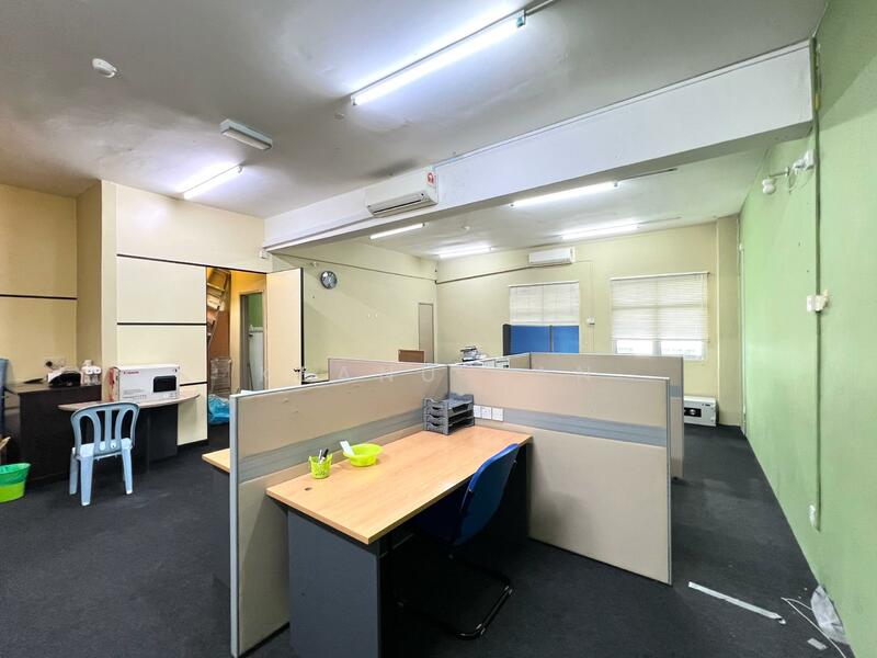 For Rent - Queen's Avenue