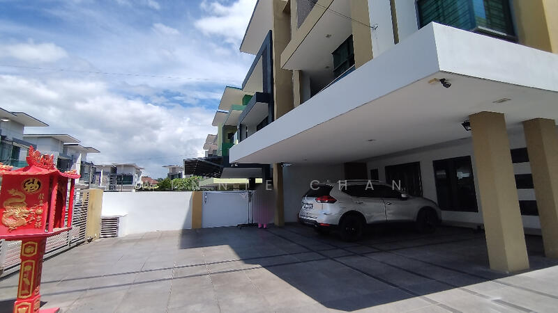 For Sale - Taman Lapangan Hartamas