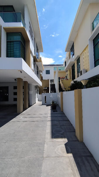 For Sale - Taman Lapangan Hartamas