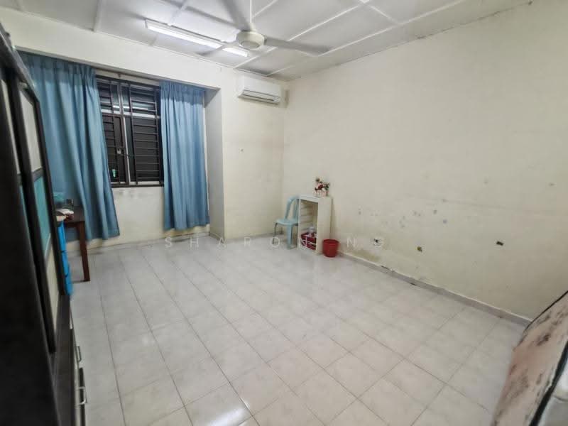 2-storey Terraced House for Sale in Taman Pulai Utama (Skudai) - Sharon Ng - Living Room - PropertyGuru.com.my
