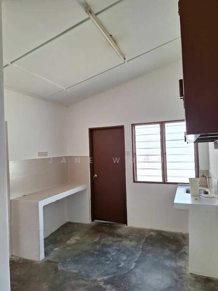 For Rent - 1-storey Terraced House at SS8