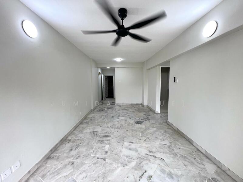 ????Newly Refurbished ????Walking Distance 200m To LRT KL Gateway