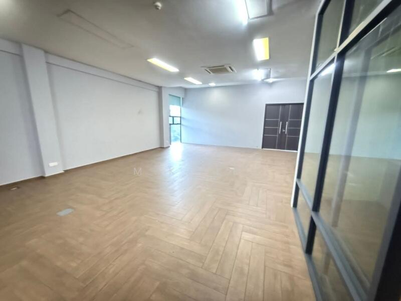 For Rent - Nouvelle Kemuning Factory Warehouse with Mezzanine Cargo Lift, Berjaya Park, Bukit Rimau, Shah Alam