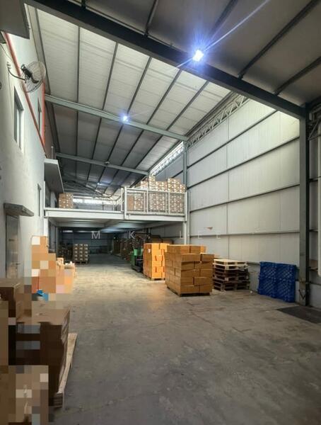 For Rent - Nouvelle Kemuning Factory Warehouse with Mezzanine Cargo Lift, Berjaya Park, Bukit Rimau, Shah Alam