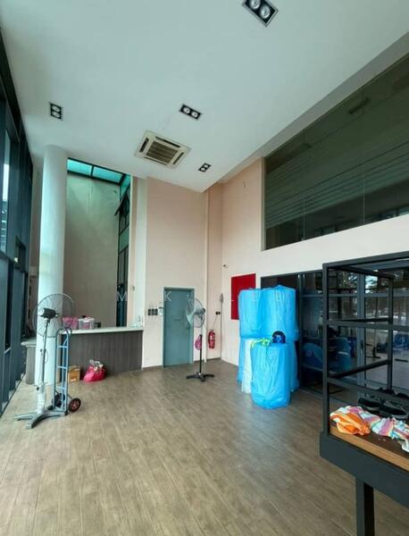 For Rent - Nouvelle Kemuning Factory Warehouse with Mezzanine Cargo Lift, Berjaya Park, Bukit Rimau, Shah Alam