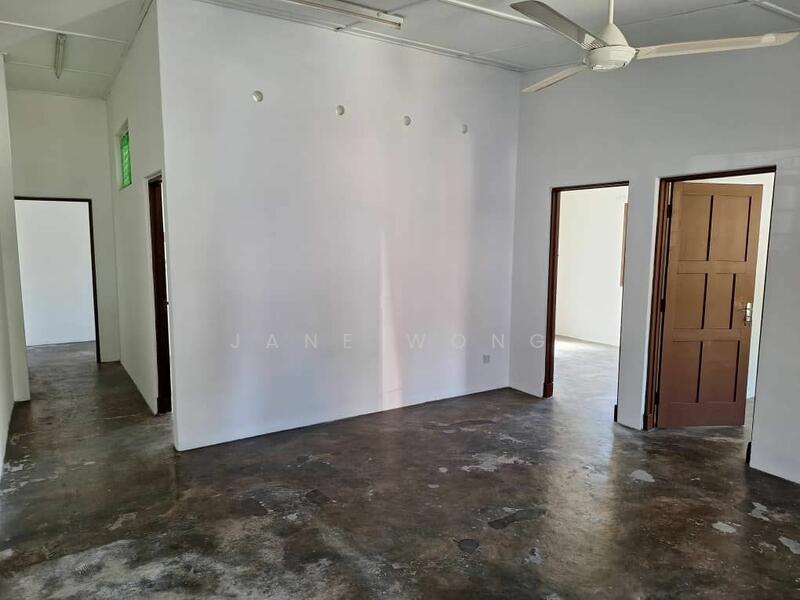 For Rent - 1-storey Terraced House at Seksyen 8