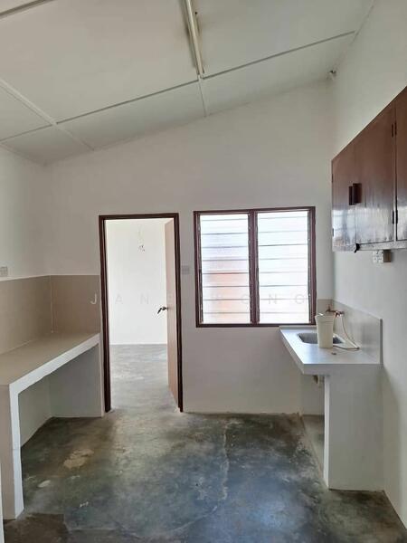 For Rent - 1-storey Terraced House at Seksyen 8