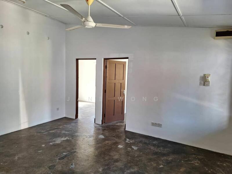 For Rent - 1-storey Terraced House at Seksyen 8