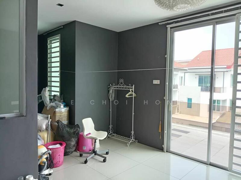 For Sale - Semi-Detached House at Taman Carnation