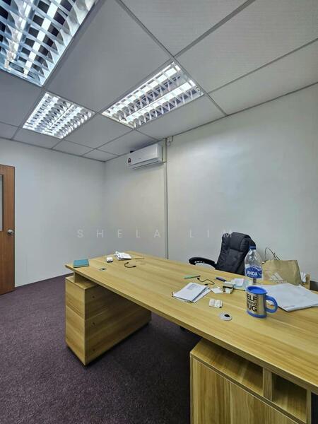 For Rent - Taman Molek, Jalan Molek 3/10 @ 3 Storey Shoplot (Facing Main Road)