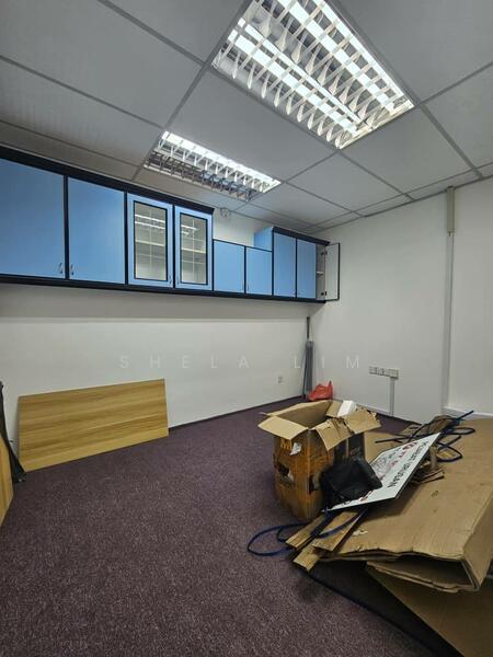 For Rent - Taman Molek, Jalan Molek 3/10 @ 3 Storey Shoplot (Facing Main Road)