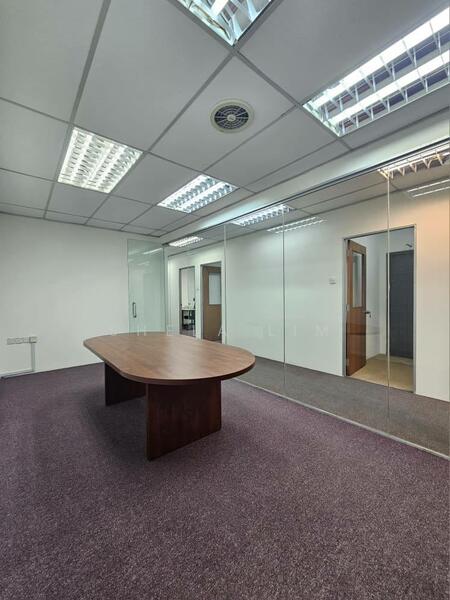 For Rent - Taman Molek, Jalan Molek 3/10 @ 3 Storey Shoplot (Facing Main Road)