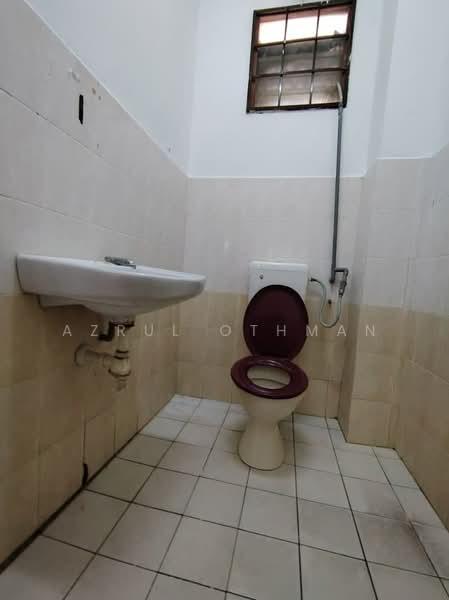 2-storey Terraced House for Sale in Taman Desa Orkid (Senawang) - Azrul Othman - Bathroom - PropertyGuru.com.my