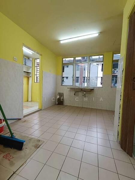 Untuk Disewa - Flat Taman Ungku Tun Aminah