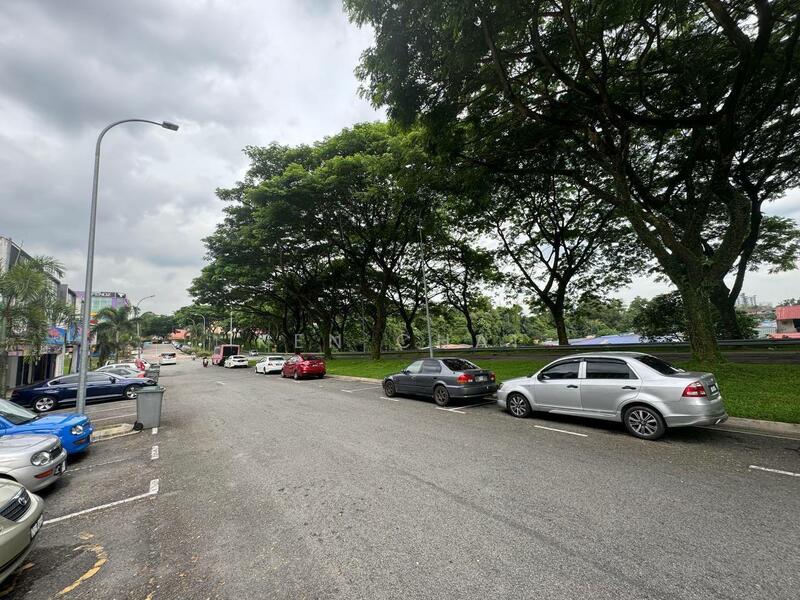 For Sale - Pusat Perdagangan Kempas