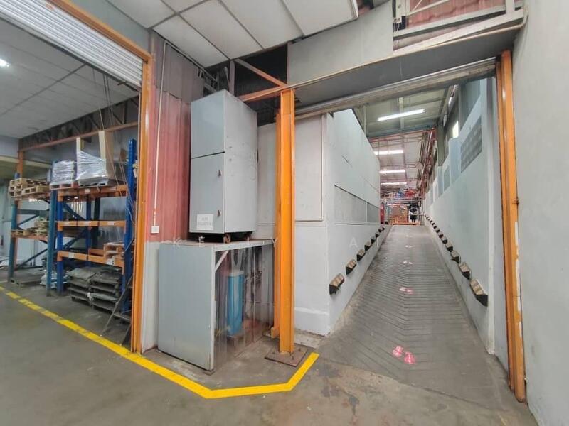 Untuk Dijual - Taman Perindustrian Desa Cemerlang @ Jalan Maju 1.5 Storey Semi D Factory For Sale