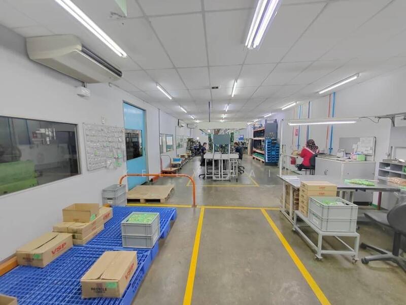Untuk Dijual - Taman Perindustrian Desa Cemerlang @ Jalan Maju 1.5 Storey Semi D Factory For Sale