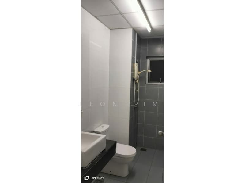 Kondominium untuk Disewa di The Wharf Residence - Leon Lim - Bathroom - PropertyGuru.com.my