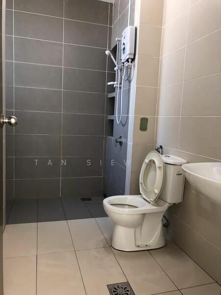 Untuk Disewa - 3-storey Terraced House at Seksyen 11