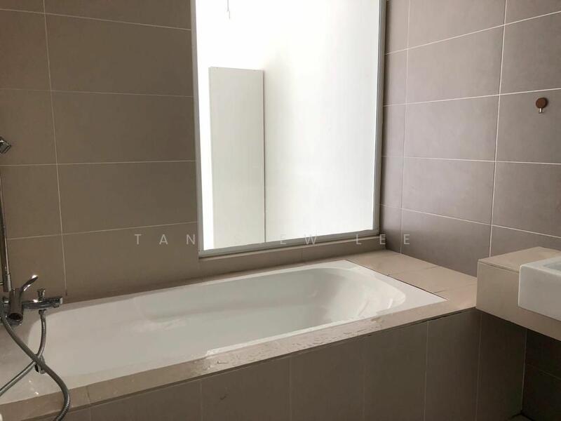 Untuk Disewa - 3-storey Terraced House at Seksyen 11