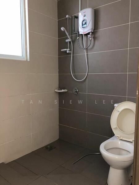 Untuk Disewa - 3-storey Terraced House at Seksyen 11