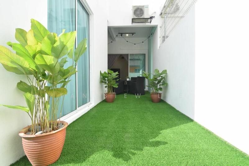 Untuk Disewa - 3-storey Terraced House at Seksyen 11